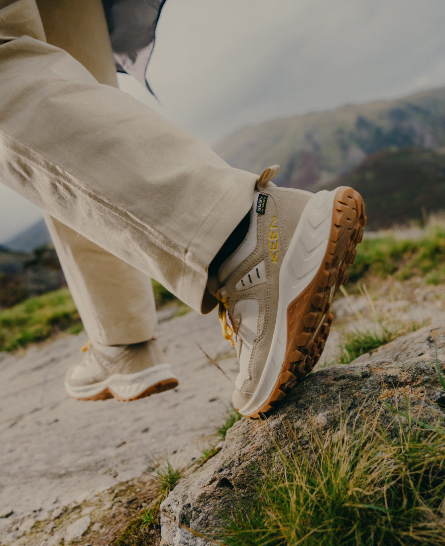 Keen Women's Hightrail Waterproof Hiking Shoe Cameo Rose/Oak Buff